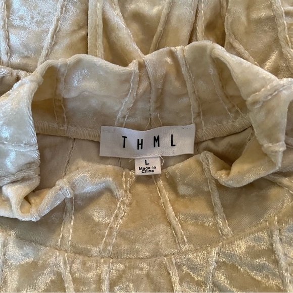 THML Cream Velvet Textured Short Sleeve Mock Neck Top L - Picture 7 of 10
